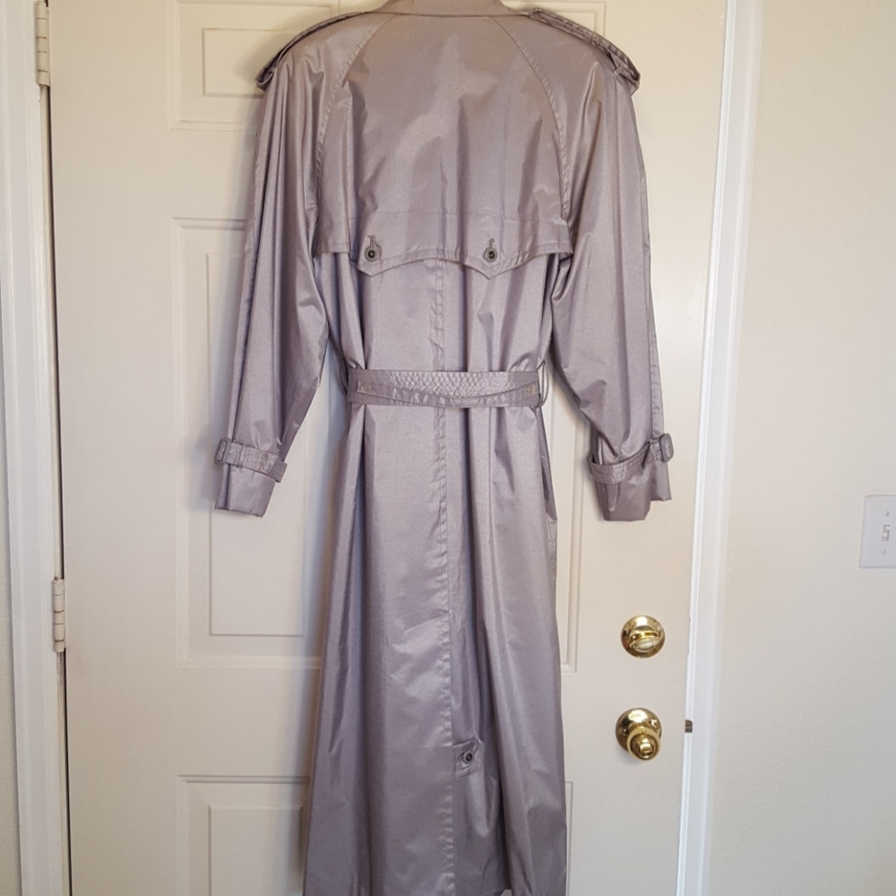 Vintage London Fog/Towne Trench Rain Coat Lined beautiful like new - Picture 3 of 8
